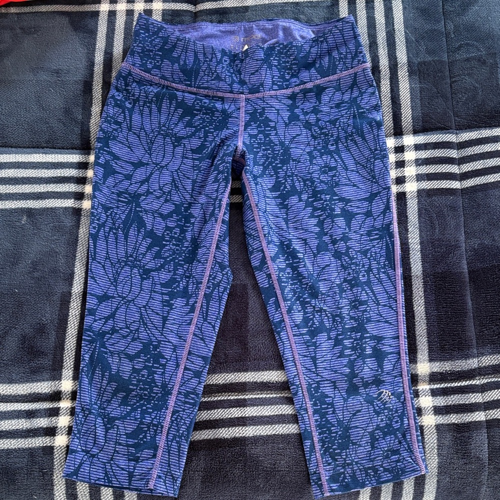 MPG Women’s Purple Patterned Capris Leggings